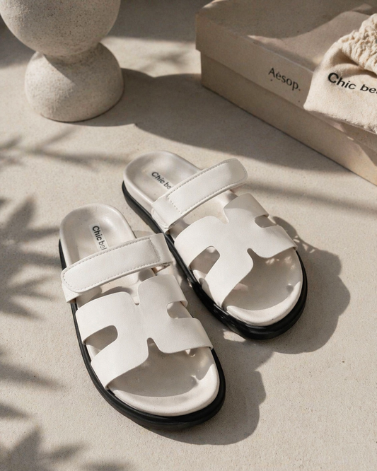 Slipper mit Riemen Weiß