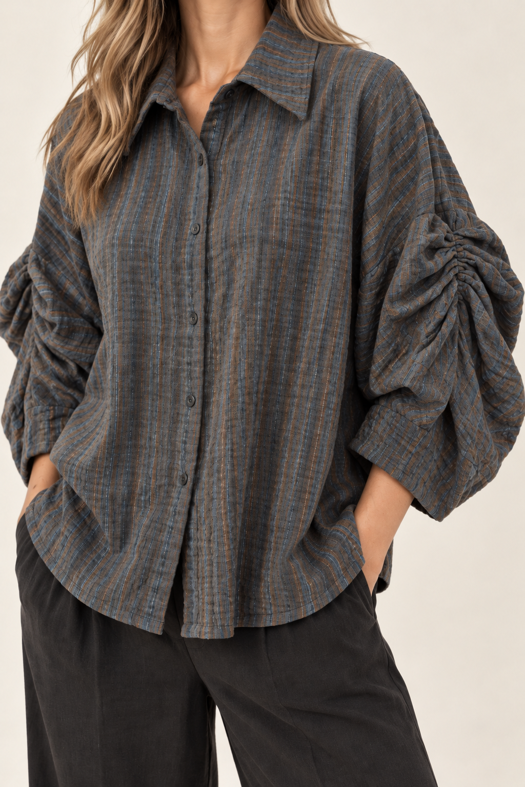 Karobluse mit gerafften Ärmeln