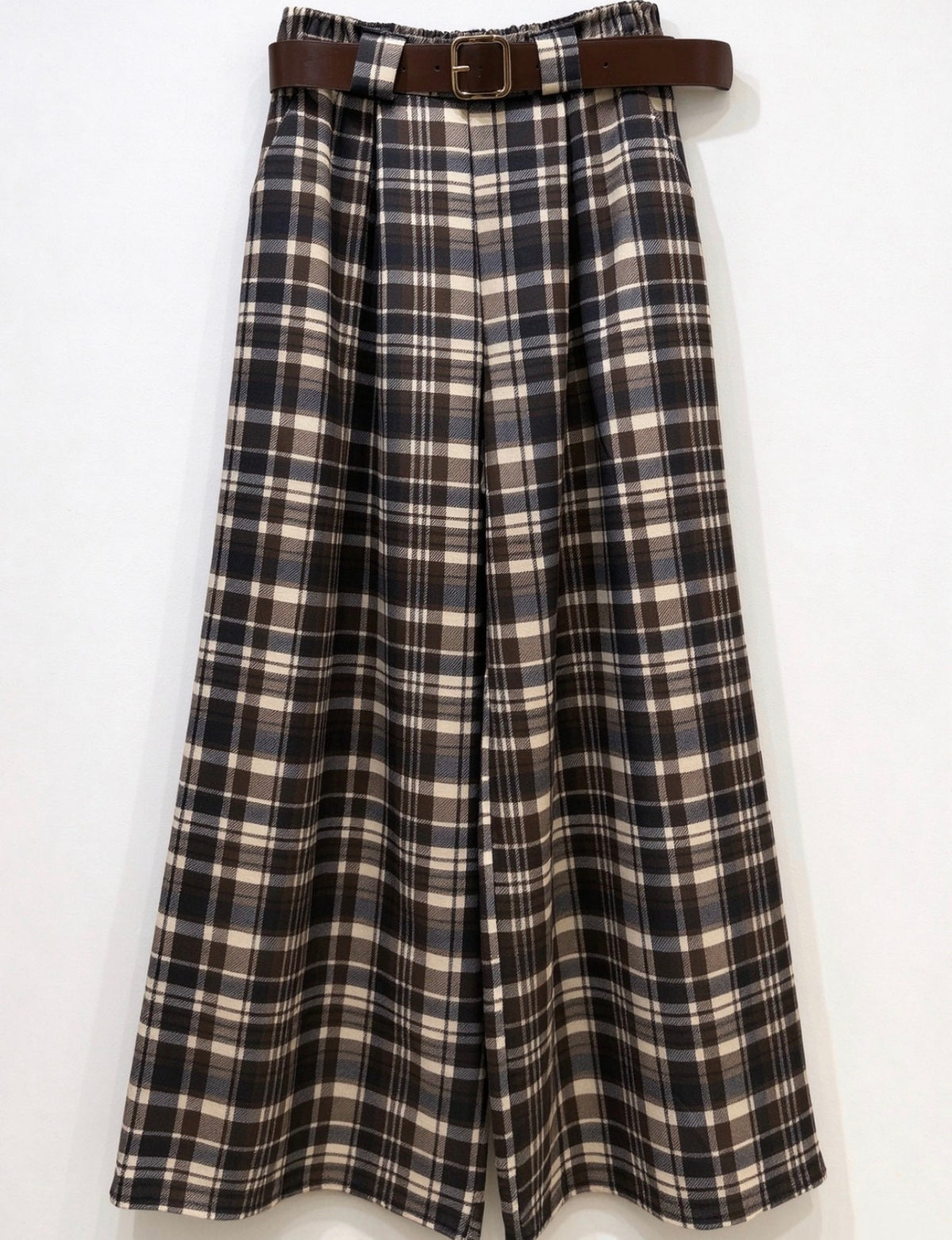 Weite karierte Hose mit Gürtel