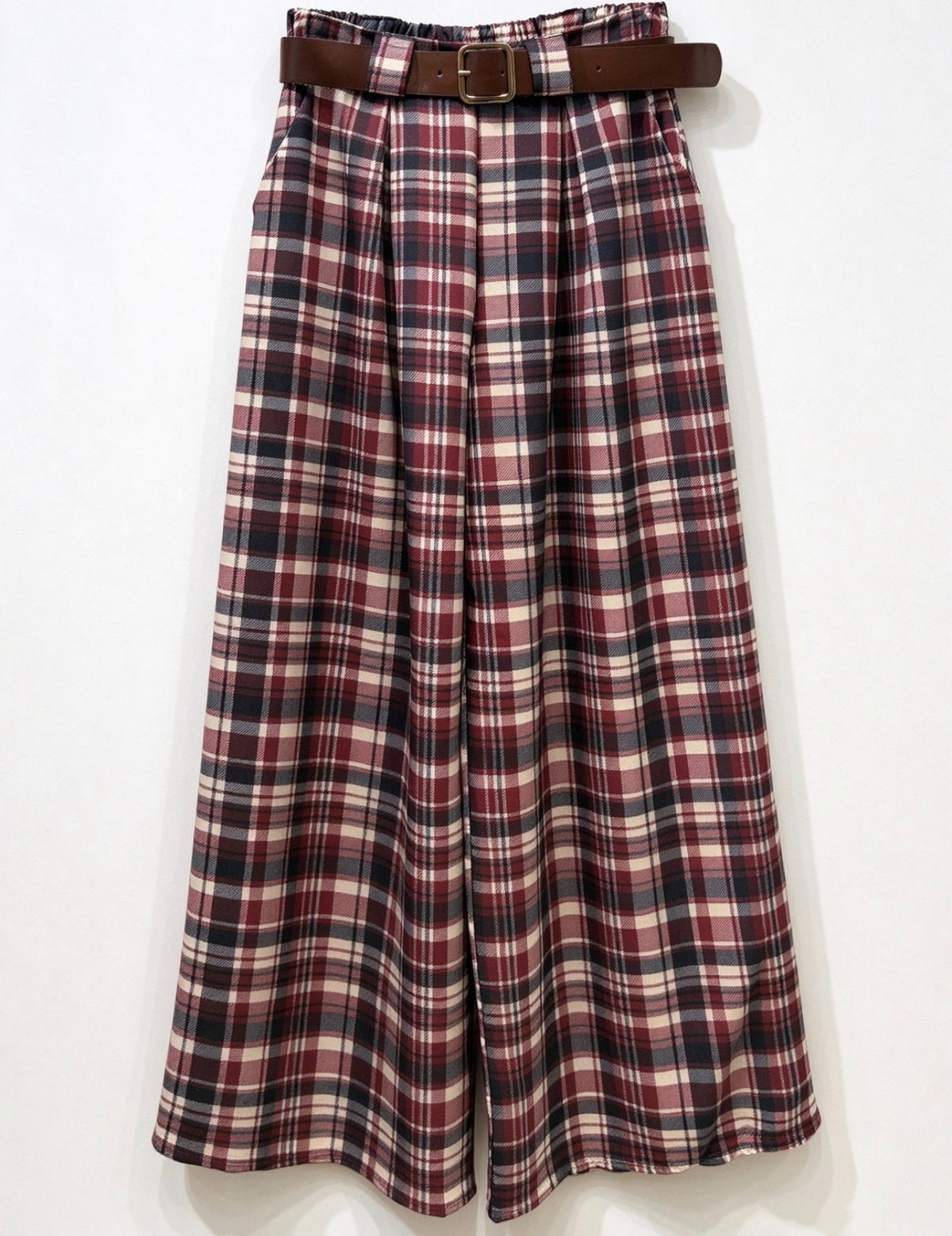 Weite karierte Hose mit Gürtel