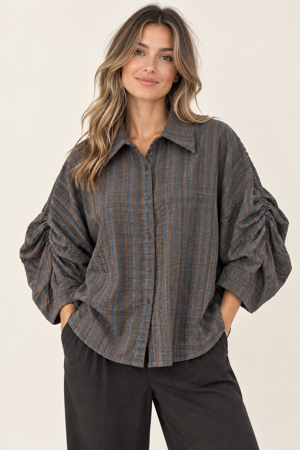 Karobluse mit gerafften Ärmeln