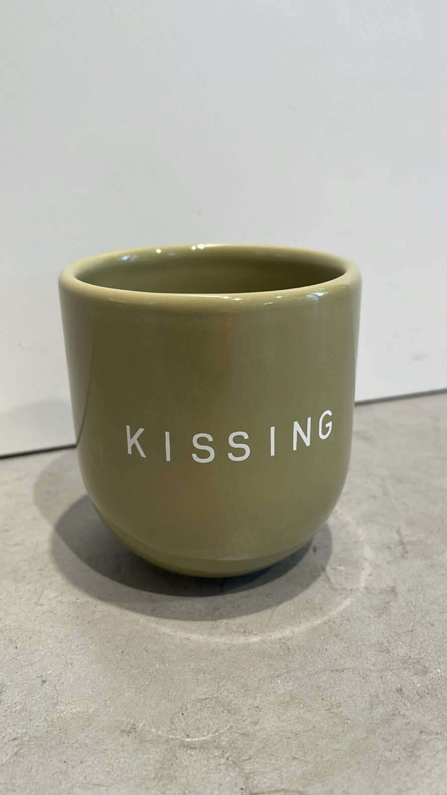 Blogged SiSi Cup Kissing